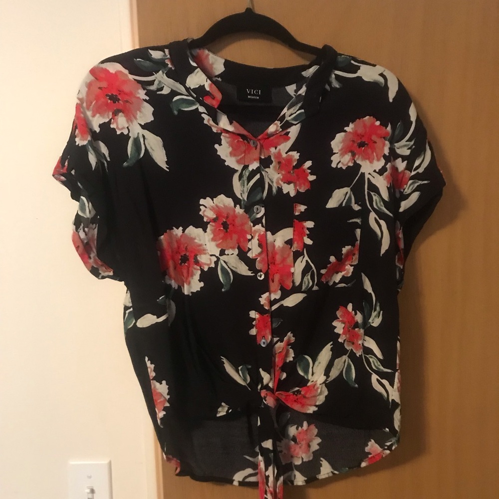 VICI floral top